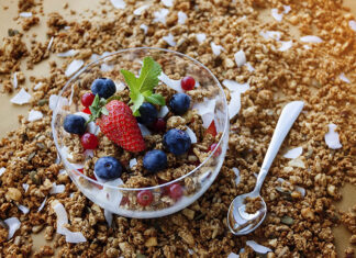 Pomysły na fit śniadania z granolą