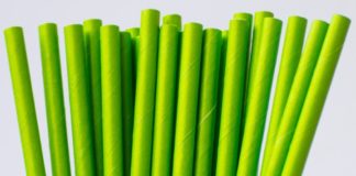 Dbasz o środowisko? Zamień słomki plastikowe na słomki papierowe!
