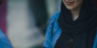 Dlaczego warto korzystać z usług brokera kurierskiego