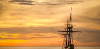 Czym się różni statek od Łodzi?