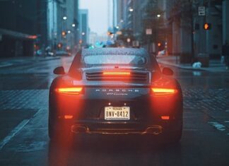 Ile pali luksusowy jacht?