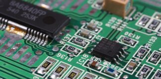 Co należy do hardware?