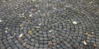 Ile kosztuje ułożenie obrzeża z kostki granitowej?