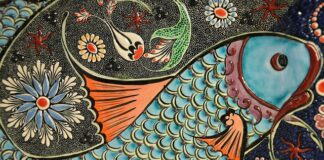 Jakie płytki wokół kominka?